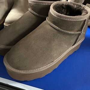 Amazon dupp Ugg platforms Brown- NWOT